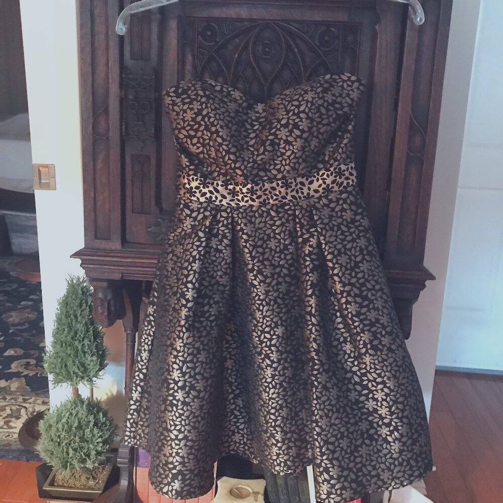 MINUET: BLACK WITH GOLD FLOWERS STRAPLESS FULL SKIRT  COCTAIL DRESS SIZE S